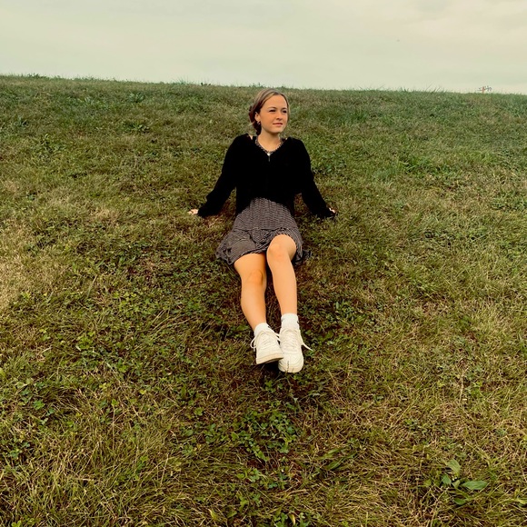 Meet your Posher, Annaliese - Picture 1 of 1